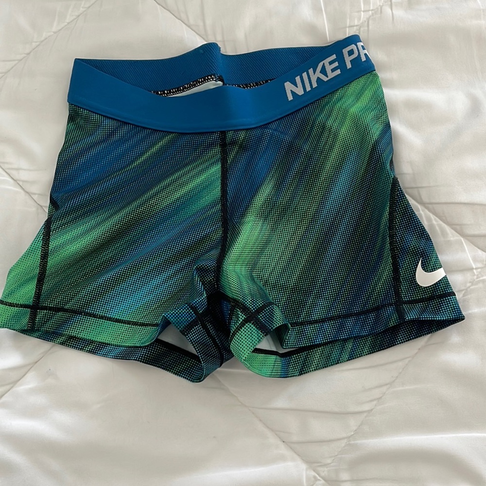 Women’s Nike Pro Dri-Fit compression shorts